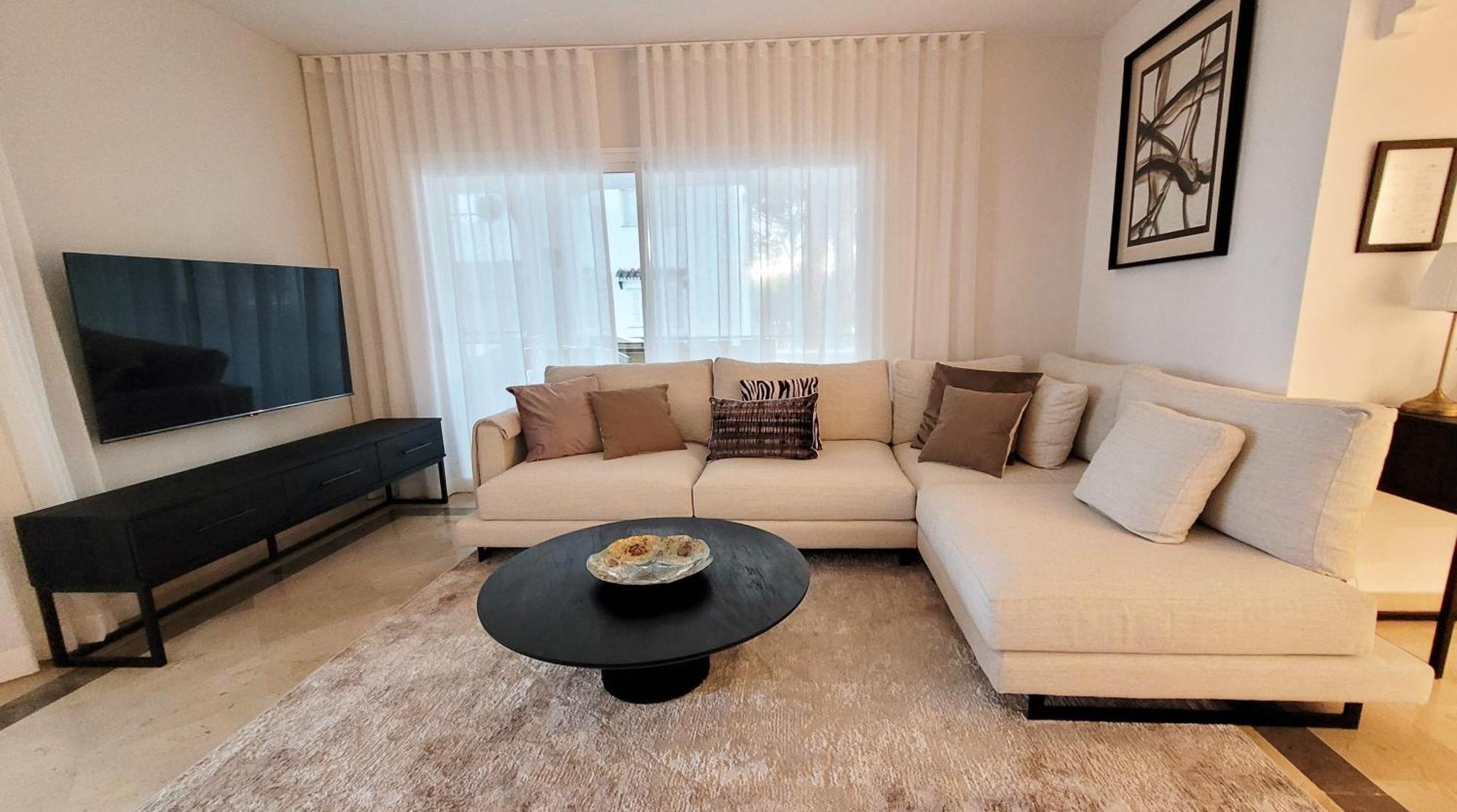 Apartment In El Presidente Beach Side New Golden Mile Estepona Exterior photo